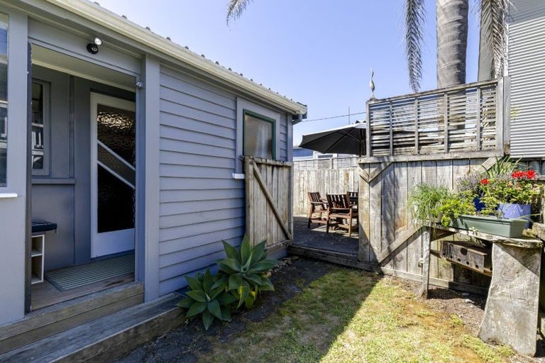 Photo of property in 59 Fifth Avenue, Urenui, 4377