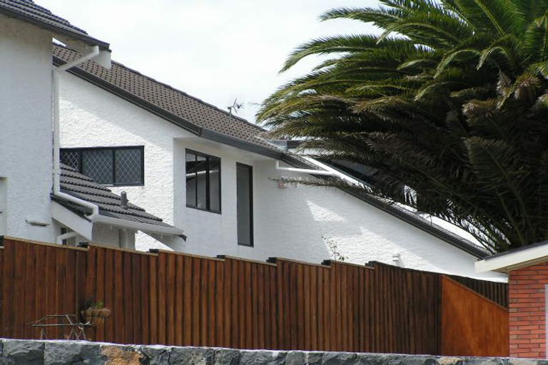 Photo of property in 2/6 Hororata Road, Hauraki, Auckland, 0622