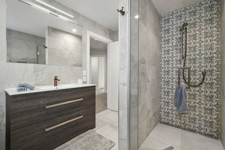 Photo of property in 10 Crowther Terrace, Waipahihi, Taupo, 3330