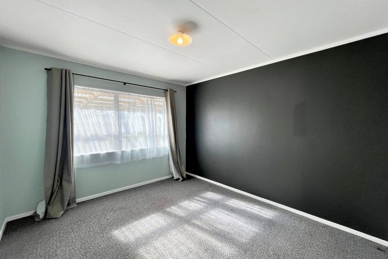Photo of property in 27 Tiller Close, Kelvin Grove, Palmerston North, 4414