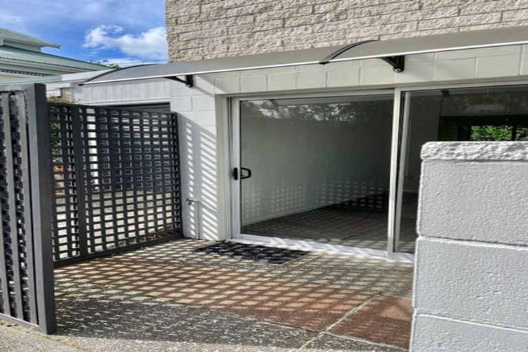 Photo of property in 1/12 Rugby Road, Birkenhead, Auckland, 0626