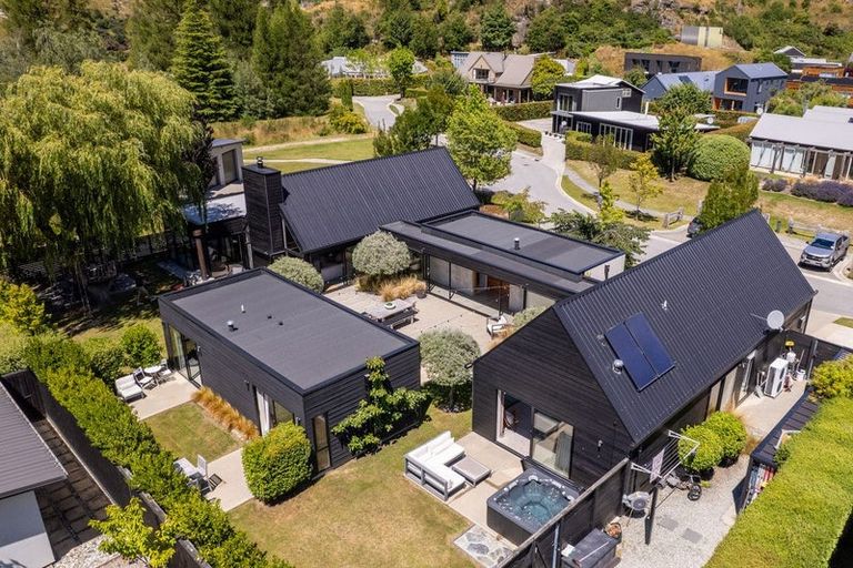 Photo of property in 1 Larkins Way, Arthurs Point, Queenstown, 9371