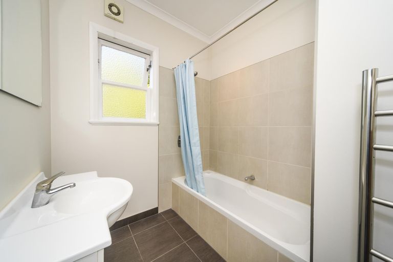 Photo of property in 6 Nathan Place, West End, Palmerston North, 4412