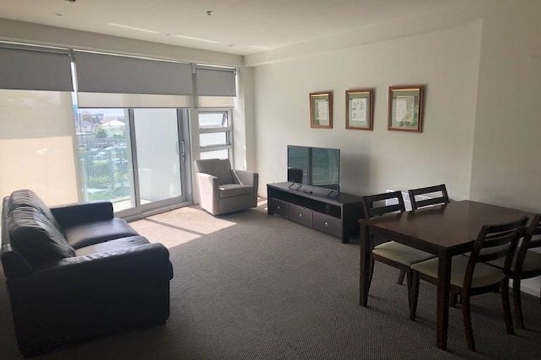 Photo of property in Summit Apartments, 2/184 Molesworth Street, Thorndon, Wellington, 6011