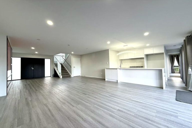 Photo of property in 4 Tawapou Close, Massey, Auckland, 0614