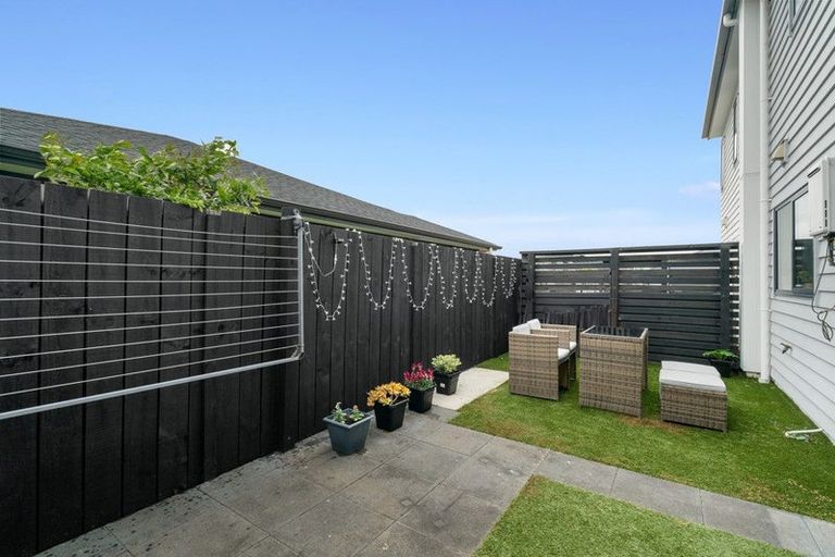 Photo of property in 15 Biplane Street, Takanini, 2112