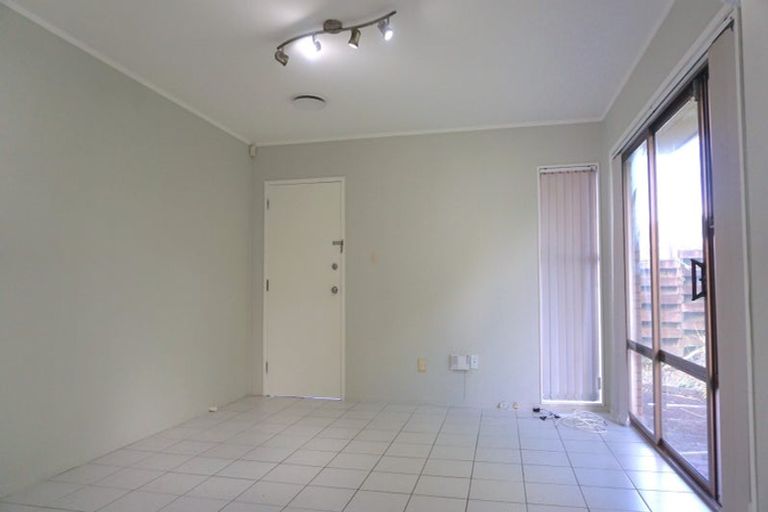 Photo of property in 3/38 Ballater Place, Highland Park, Auckland, 2010