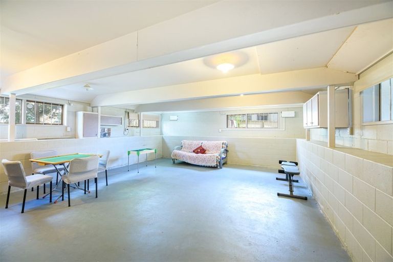 Photo of property in 35 Spence Road, Henderson, Auckland, 0612