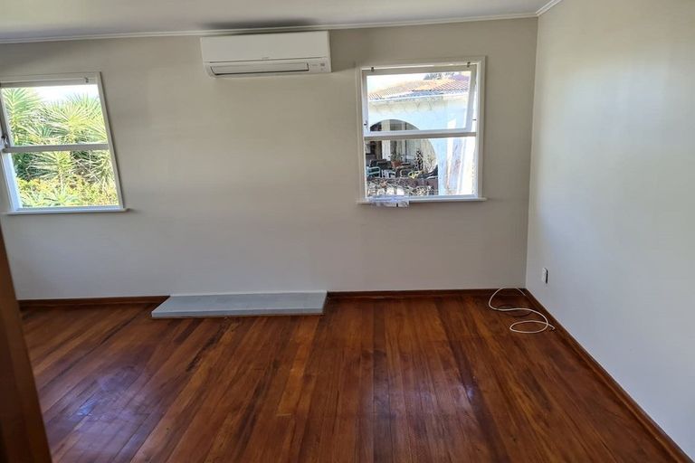 Photo of property in 1 Coburg Street, Henderson, Auckland, 0612