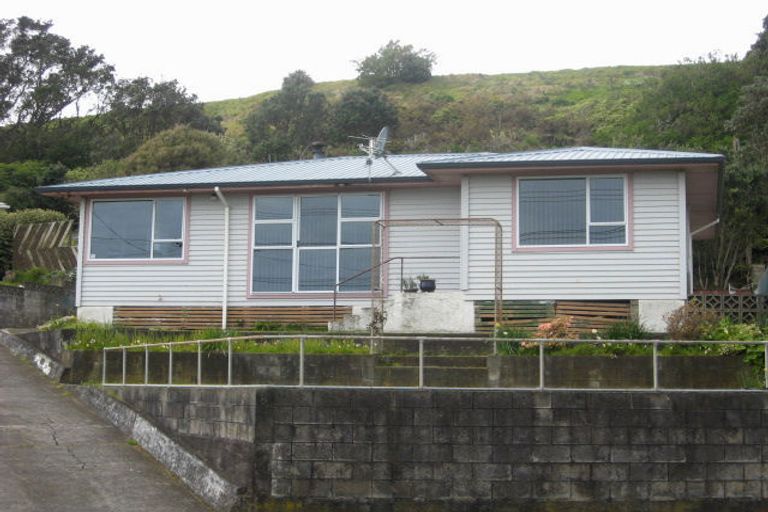 Photo of property in 17 Simons Street, Moturoa, New Plymouth, 4310