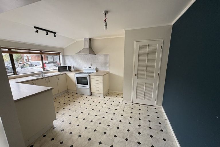 Photo of property in 6 Flinders Place, Johnsonville, Wellington, 6037