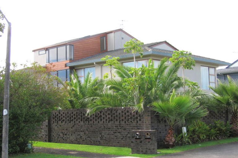 Photo of property in 8 Tabago Place, Half Moon Bay, Auckland, 2012