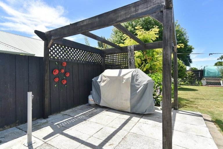 Photo of property in 21 Thornwood Place, Redwood, Christchurch, 8051