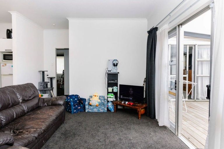 Photo of property in 10 Carlson Street, Dannevirke, 4930