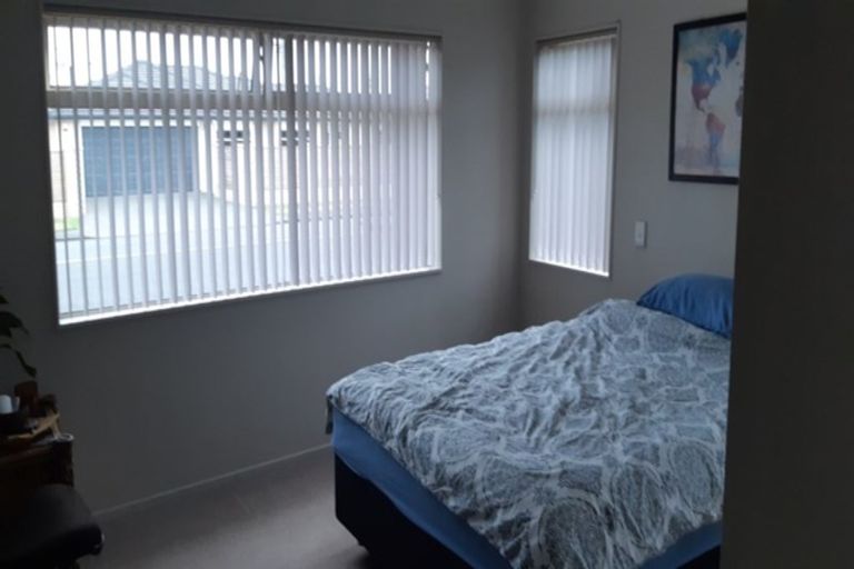 Photo of property in 10 Centreway Road, Orewa, 0931