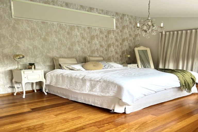 Photo of property in 136 Cheviot Road, Lowry Bay, Lower Hutt, 5013