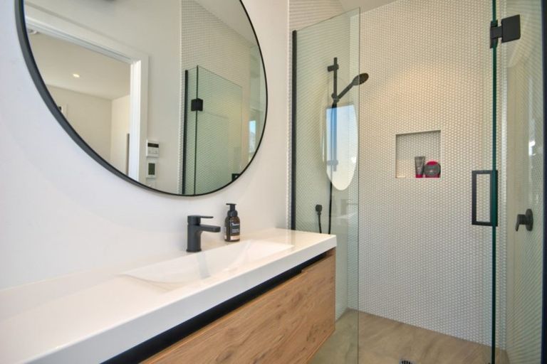 Photo of property in 3a Glenelg Lane, Jacks Point, 9371