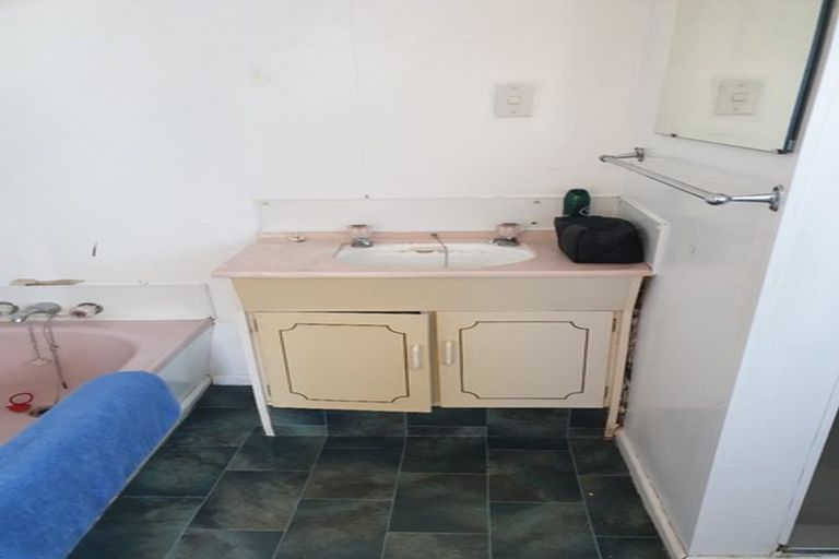 Photo of property in 16 Albany Street, Patea, 4520