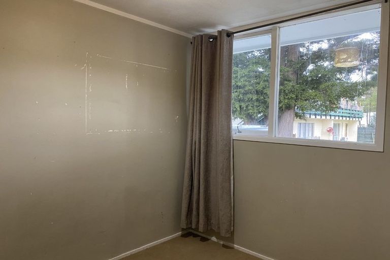Photo of property in 2/12 Wood Street, Wallaceville, Upper Hutt, 5018