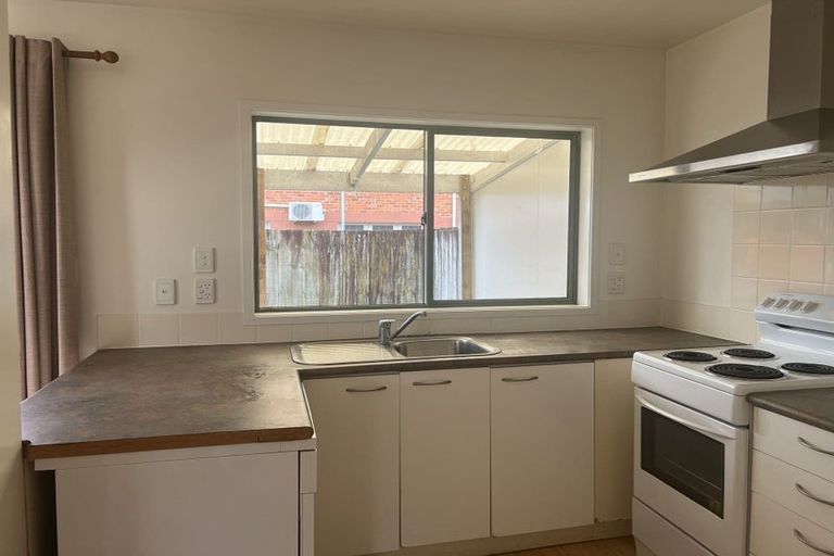 Photo of property in 2/5 Kilham Avenue, Northcote, Auckland, 0627