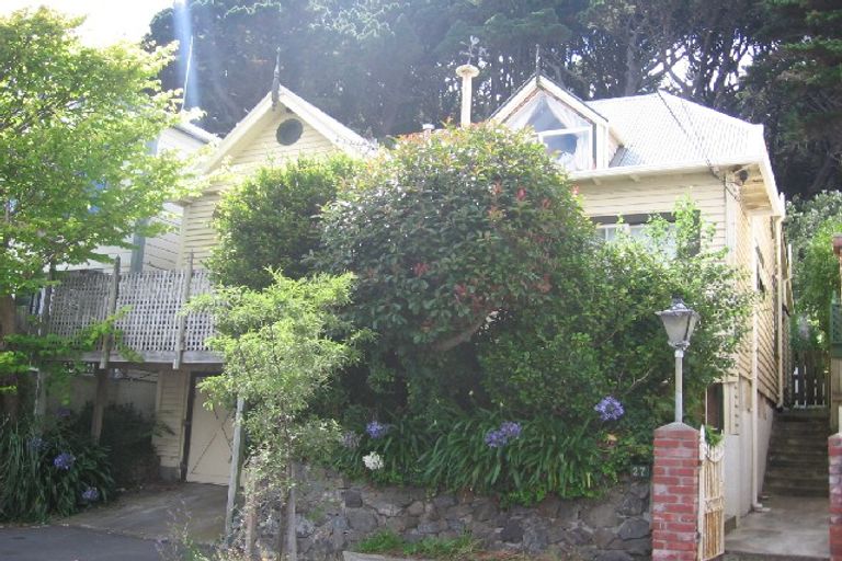 Photo of property in 27 Scarborough Terrace, Mount Victoria, Wellington, 6011