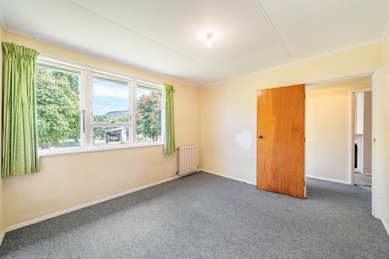 Photo of property in 2 Mary Crescent, Elderslea, Upper Hutt, 5018