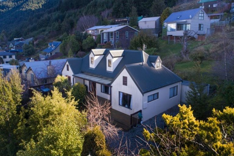 Photo of property in 36 Greenstone Place, Fernhill, Queenstown, 9300