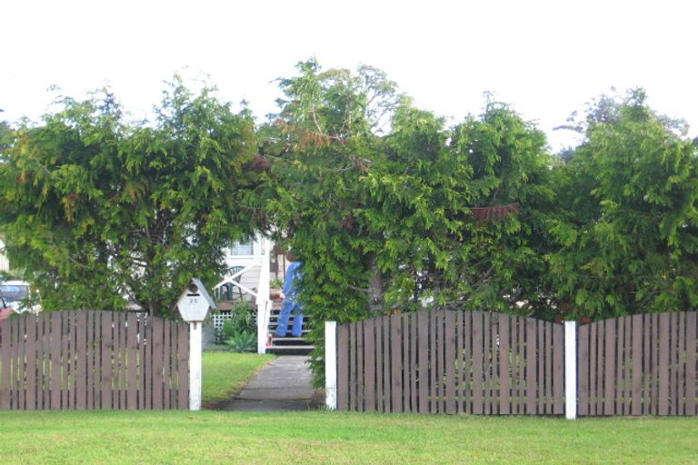 Photo of property in 25 Parrs Cross Road, Henderson, Auckland, 0612