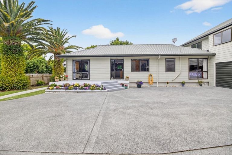 Photo of property in 6 Vintners Close, Huapai, Kumeu, 0810