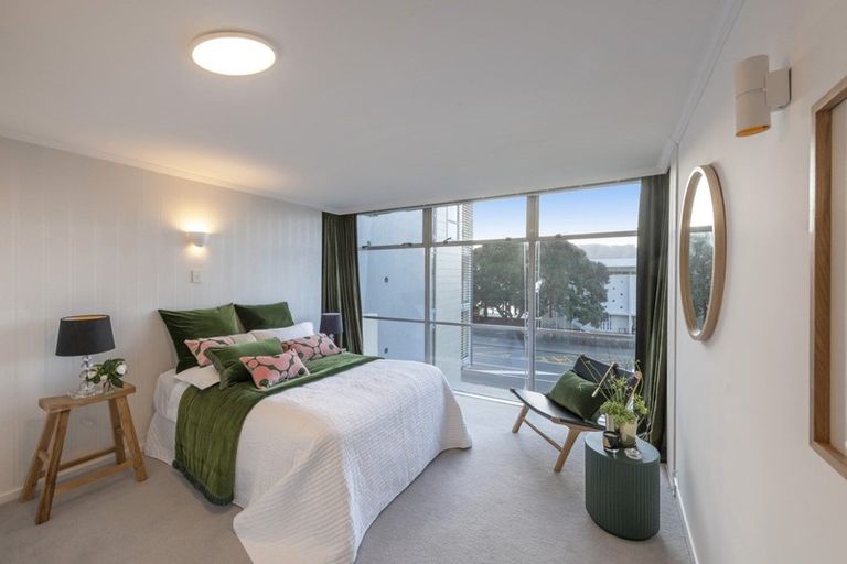 Photo of property in Dorchester Apartments, 144 Oriental Parade, Oriental Bay, Wellington, 6011