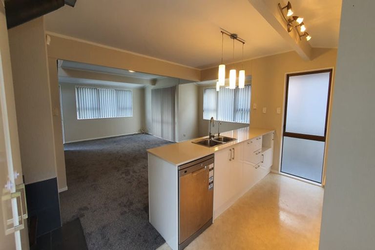 Photo of property in 2 Westpark Drive, West Harbour, Auckland, 0618