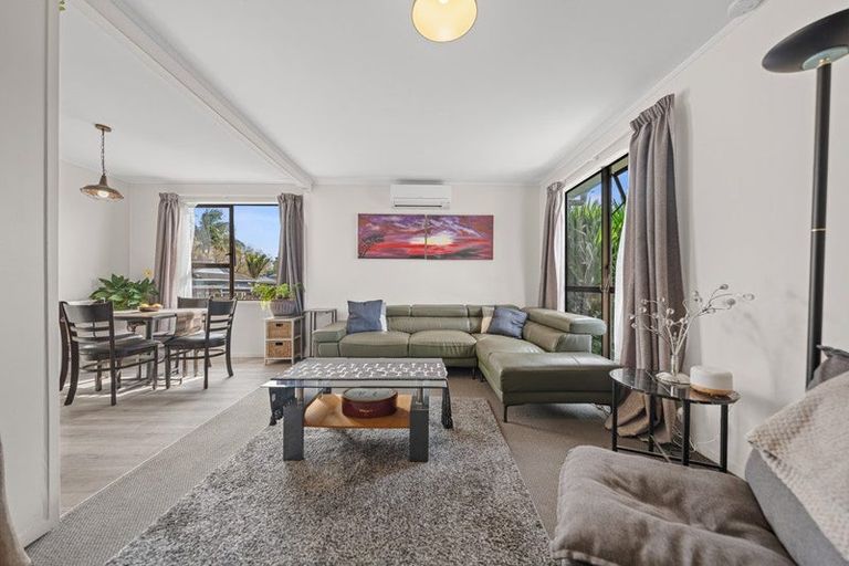 Photo of property in 1/29 Edwin Freeman Place, Ranui, Auckland, 0612