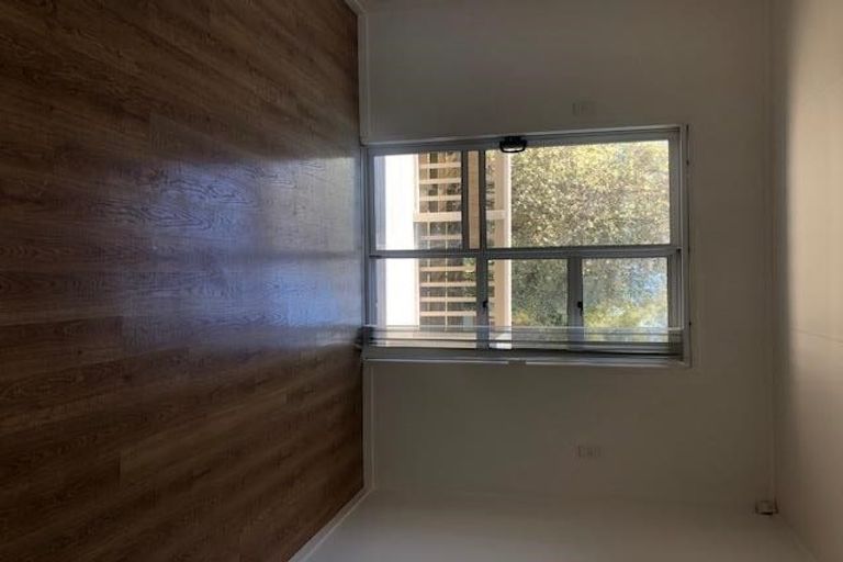 Photo of property in 1/84 Greenslade Crescent, Northcote, Auckland, 0627