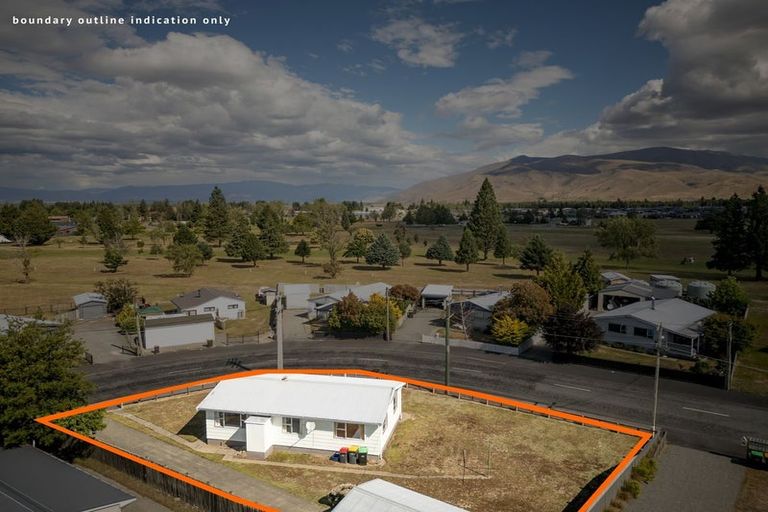 Photo of property in 37 Omahau Crescent, Twizel, 7901
