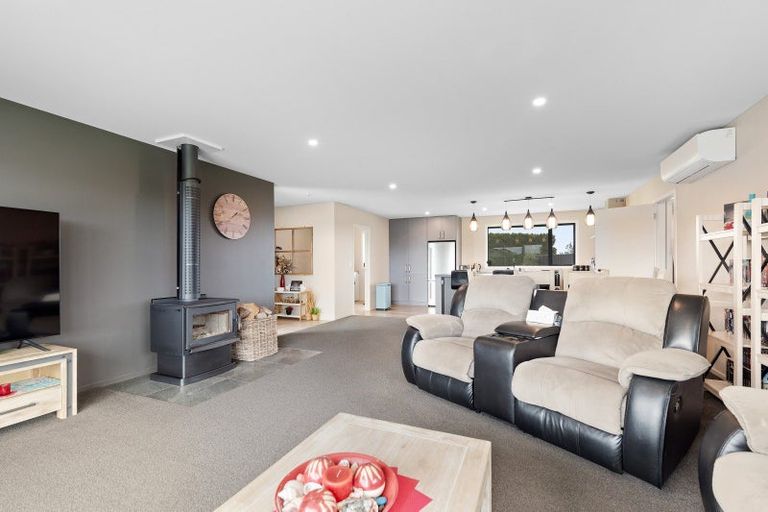 Photo of property in 11 Tui Place, Edendale, Wyndham, 9893