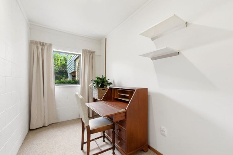 Photo of property in 2 Geoffrey Road, Torbay, Auckland, 0630