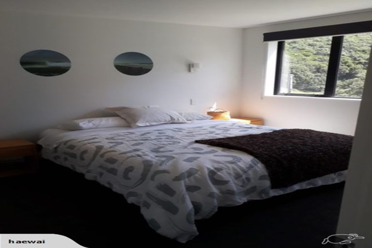 Photo of property in 73 Hungerford Road, Houghton Bay, Wellington, 6023