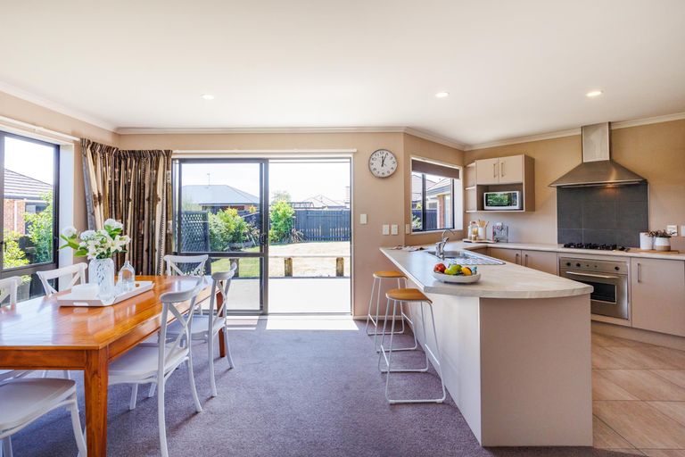 Photo of property in 4 Nevada Way, Kelvin Grove, Palmerston North, 4414