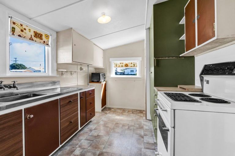 Photo of property in 35 Cracroft Street, Waitara, 4320