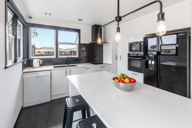 Photo of property in 215 Sandwich Road, St Andrews, Hamilton, 3200