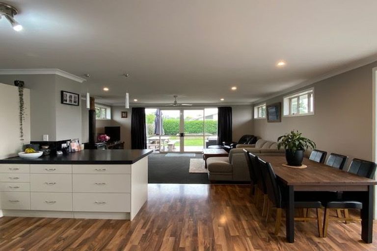 Photo of property in 100 Thomson Street, Tinwald, Ashburton, 7700