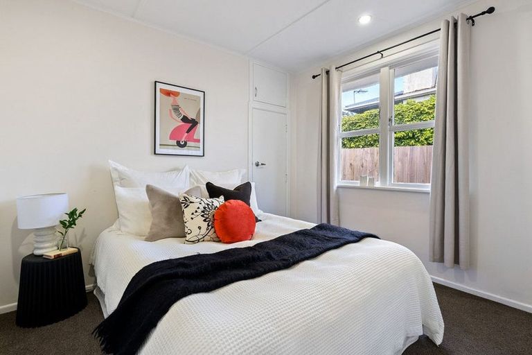 Photo of property in 4 Balmain Street, Newlands, Wellington, 6037