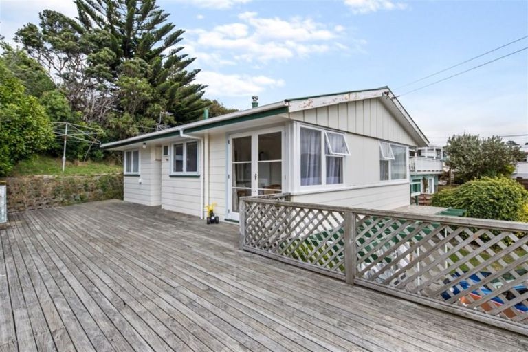 Photo of property in 3 Terrance Grove, Paparangi, Wellington, 6037
