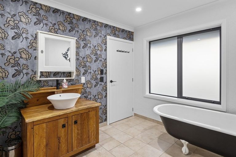 Photo of property in 36 Rockview Place, Mount Pleasant, Christchurch, 8081