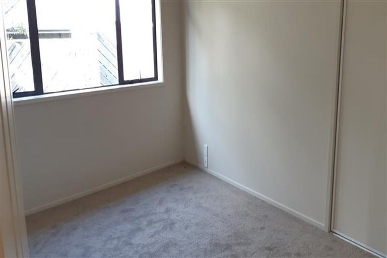 Photo of property in 5 Monet Grove, West Harbour, Auckland, 0618