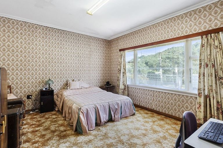 Photo of property in 181 Houghton Bay Road, Houghton Bay, Wellington, 6023