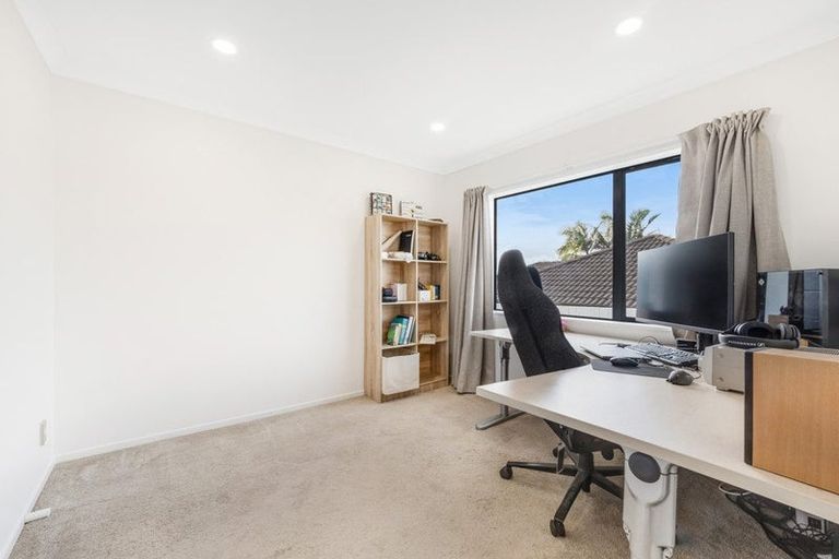 Photo of property in 60 Saralee Drive, Manurewa, Auckland, 2105