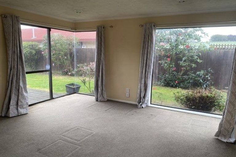 Photo of property in 2/32 Briarmont Street, Avondale, Christchurch, 8061