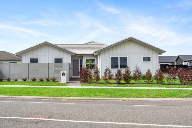 Photo of property in 102 Eriksen Road, Te Awa, Napier, 4110