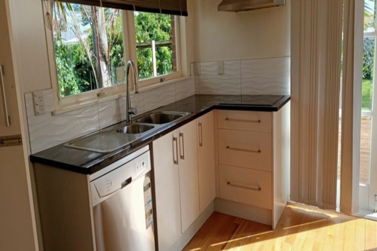 Photo of property in 2/265 Massey Road, Mangere East, Auckland, 2024